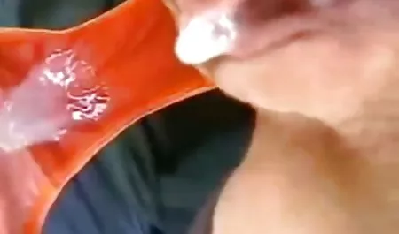 آقا با بازی های سکسی کم حجم نور شمع و داشتن مشعل سیلیکونی سکس بانویی داشت