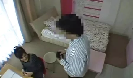 ماساژور مرغ زیبایی بازی سکسی با کیفیت را در مقعد سرخ می کند
