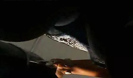 جوجه دانلود بازی ها سکسی روی کلاه شریک زندگی خود نشست