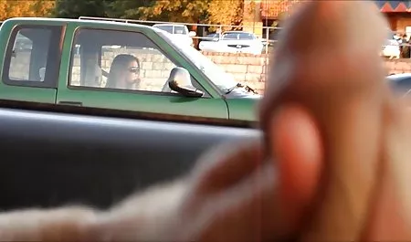 Sveta خودش دانلود بازی های سکسی اندروید را به ارگاسم می آورد و در حال گفتگو با droppers چت است